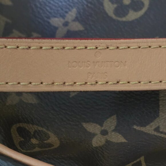 Louis Vuitton Loop Monogram - Picture 15 of 16